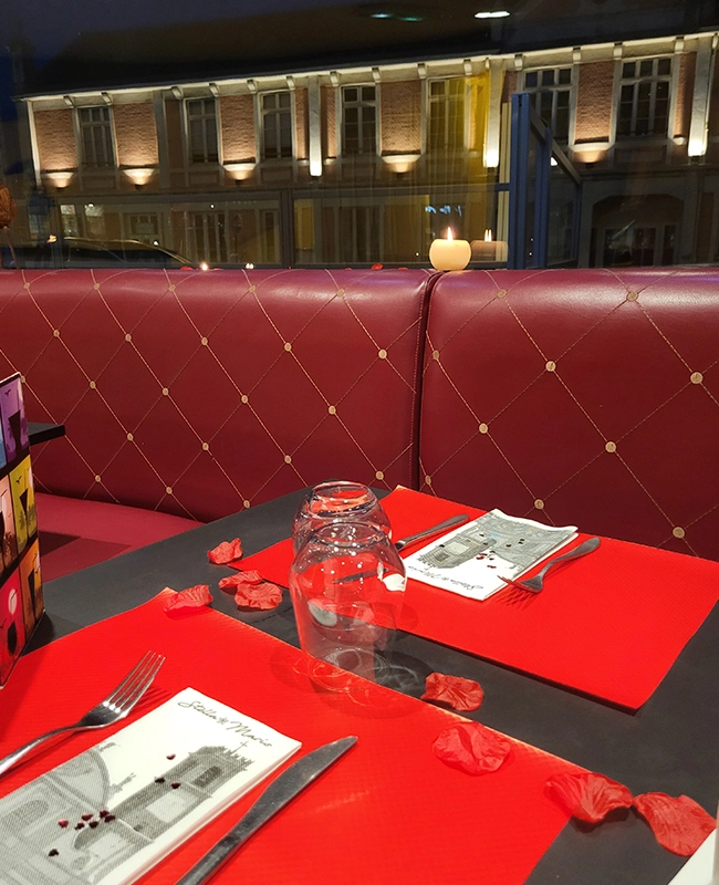 Table conviviale pour groupe au Restaurant Stella Maris à Saint-Brieuc